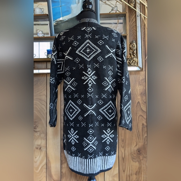 Old Navy Aztec Tribal Pattern Oversized Cardigan - Picture 2 of 6
